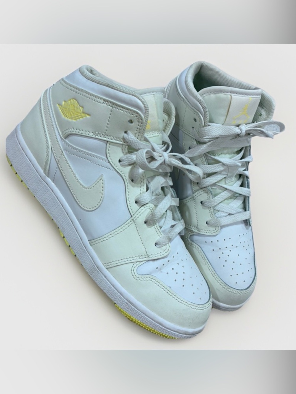 Jordan 1 Mid Big Kids 6.5 Y Sail LT Laser Orange Yellow White (FD8780 181)